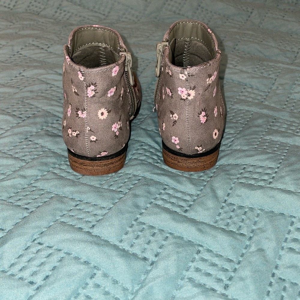 Shoes - Picture 3 of 4